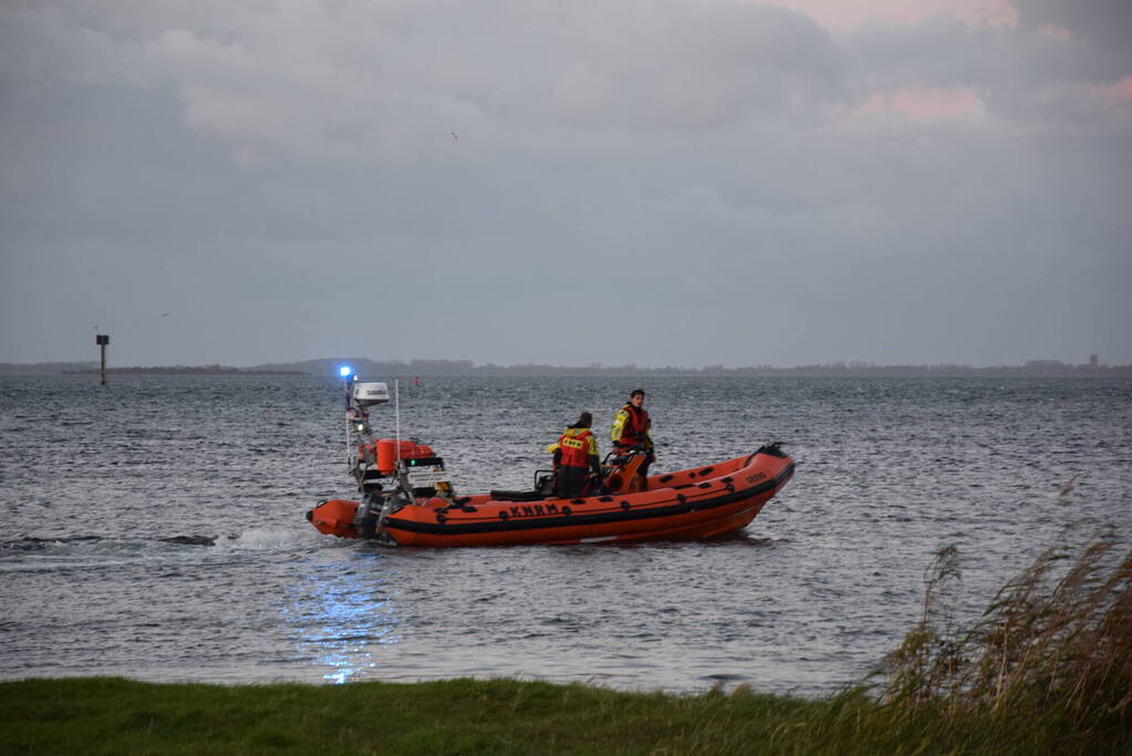 KNRM redt surfer uit Grevelingenmeer