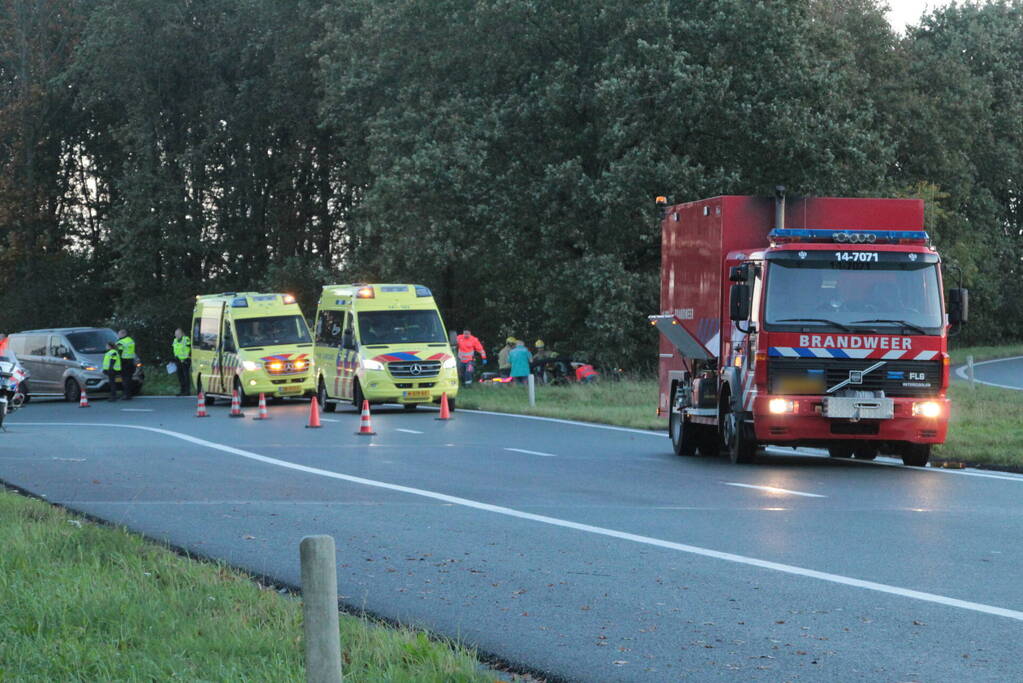 Brandweer knipt slachtoffer uit auto