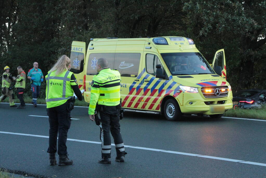 Brandweer knipt slachtoffer uit auto