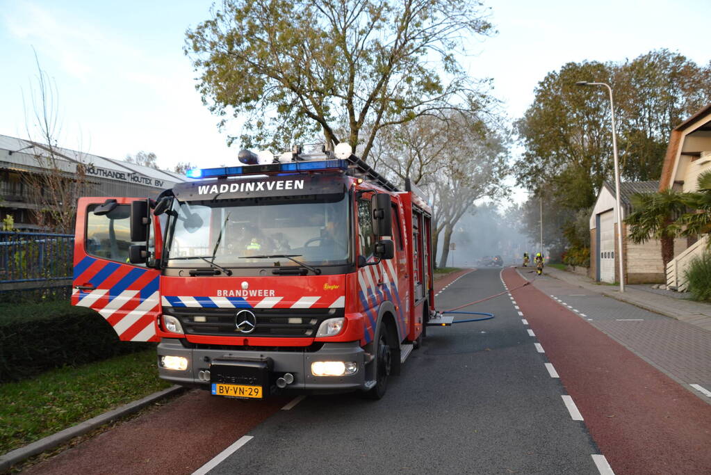 Zijlader verwoest door brand