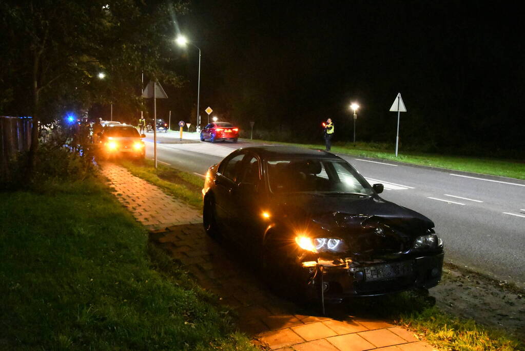 Schade bij aanrijding tussen drie auto's