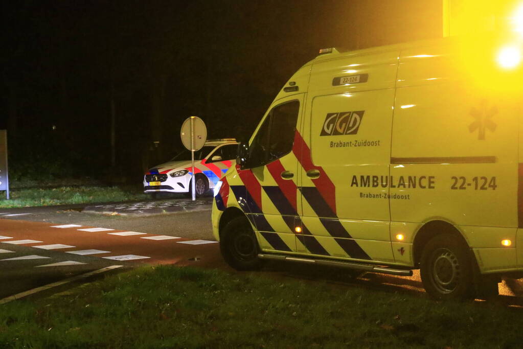 Gewonde nadat auto op boom botst