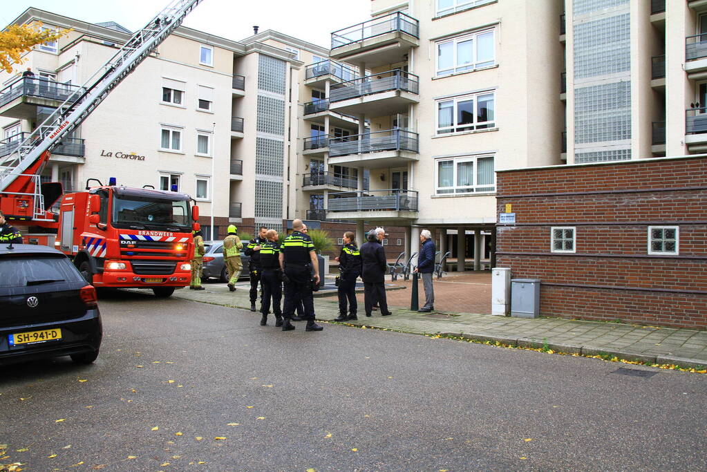 Onderzoek naar mogelijke brand in appartementencomplex