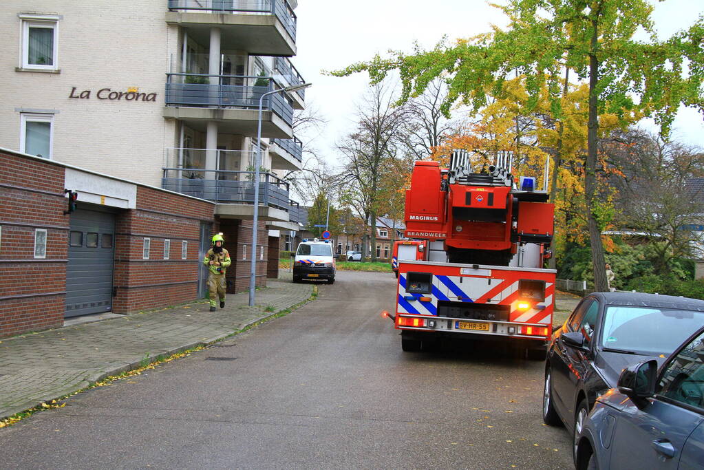 Onderzoek naar mogelijke brand in appartementencomplex