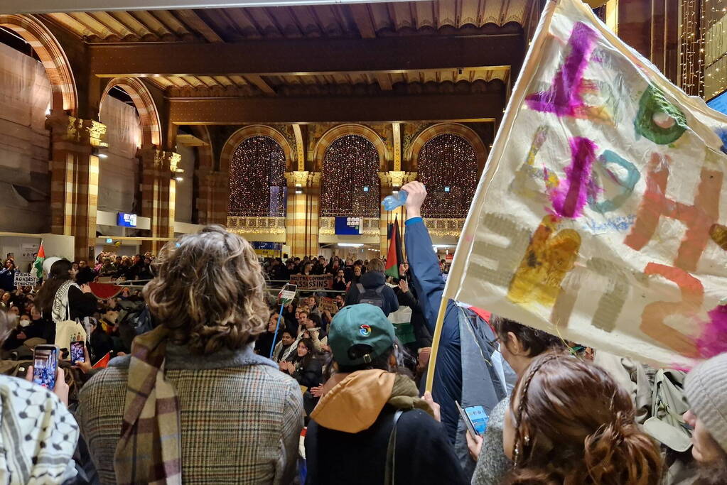 Grote opkomst demonstratie Centraal Station