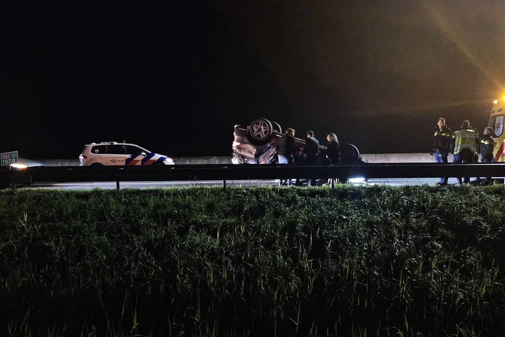 Dodelijk ongeval met meerdere voertuigen, twee aanhoudingen voor rijden onder invloed