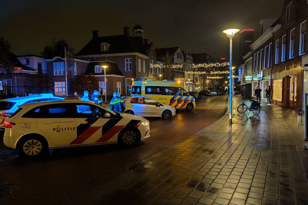 Auto en fietser met elkaar in botsing