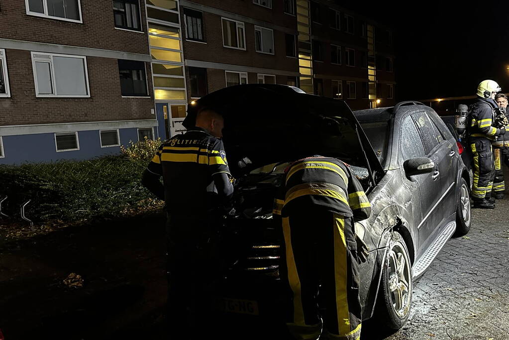 Personenauto beschadigd door brand