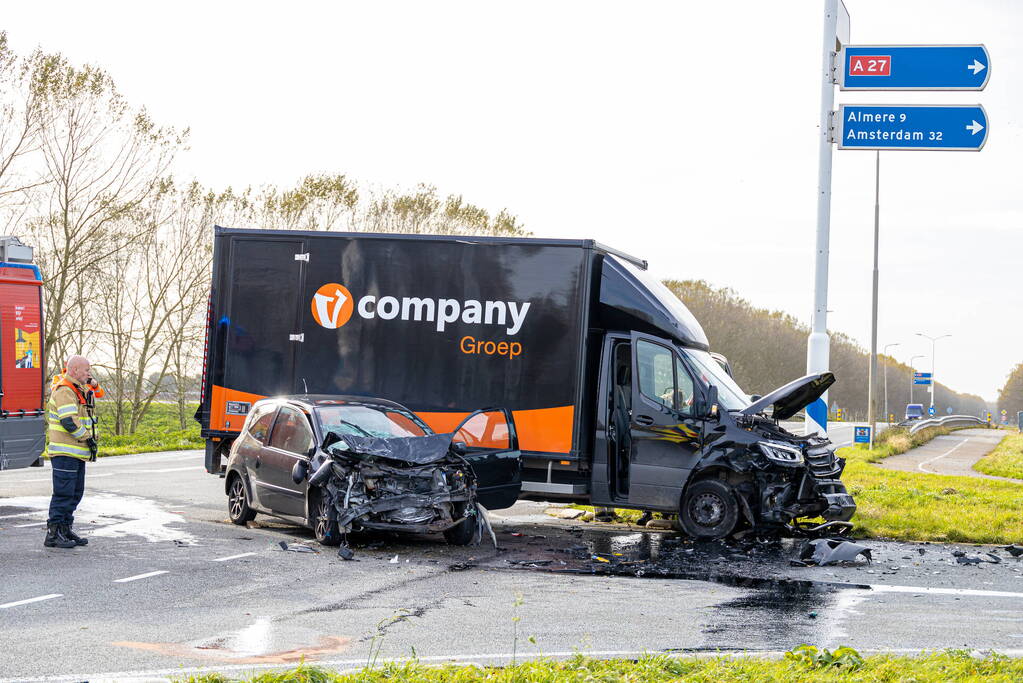 Gewonde bij ongeval tussen auto en bakwagen