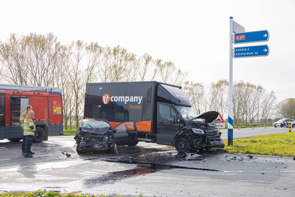 Gewonde bij ongeval tussen auto en bakwagen