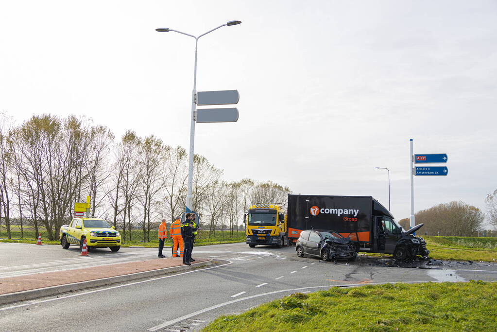 Gewonde bij ongeval tussen auto en bakwagen