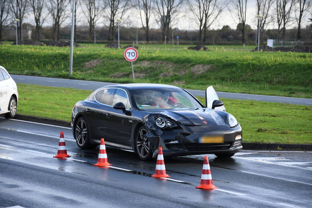 Fikse schade bij botsing tussen porsche en bestelbus