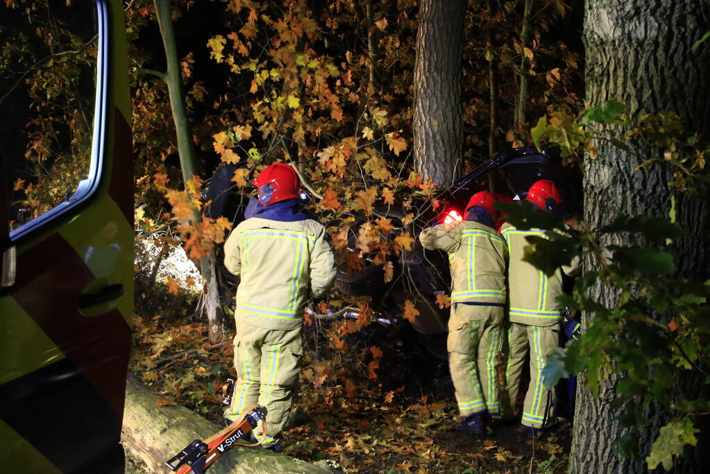 Twee personen bekneld bij ongeval