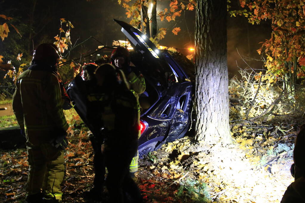 Twee personen bekneld bij ongeval