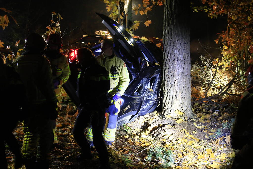 Twee personen bekneld bij ongeval