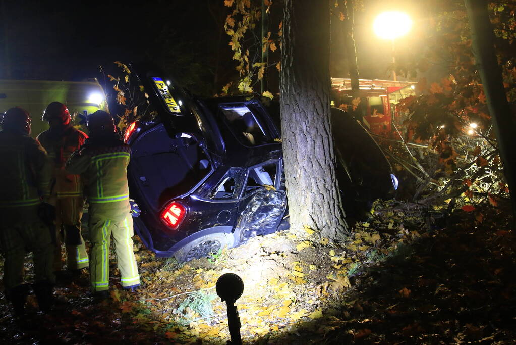 Twee personen bekneld bij ongeval