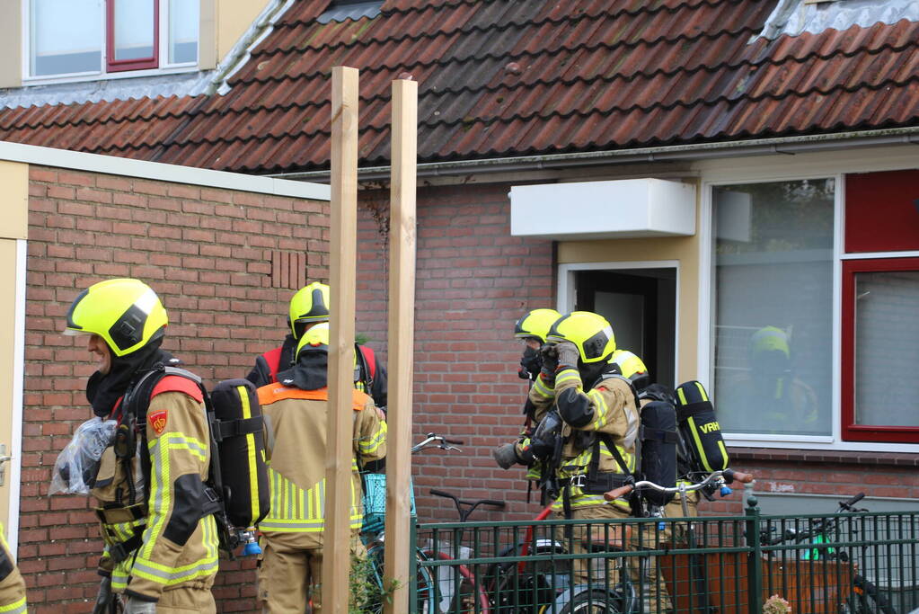 Hevige brand in keuken van woning