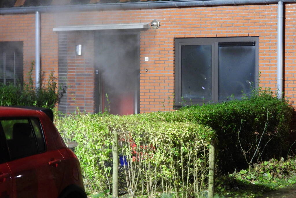 Brandweer redt kat uit brandende woning