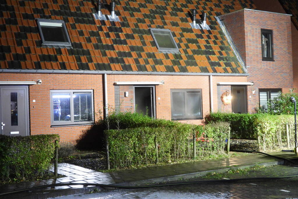 Brandweer redt kat uit brandende woning