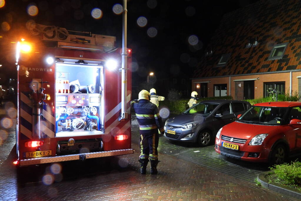 Brandweer redt kat uit brandende woning