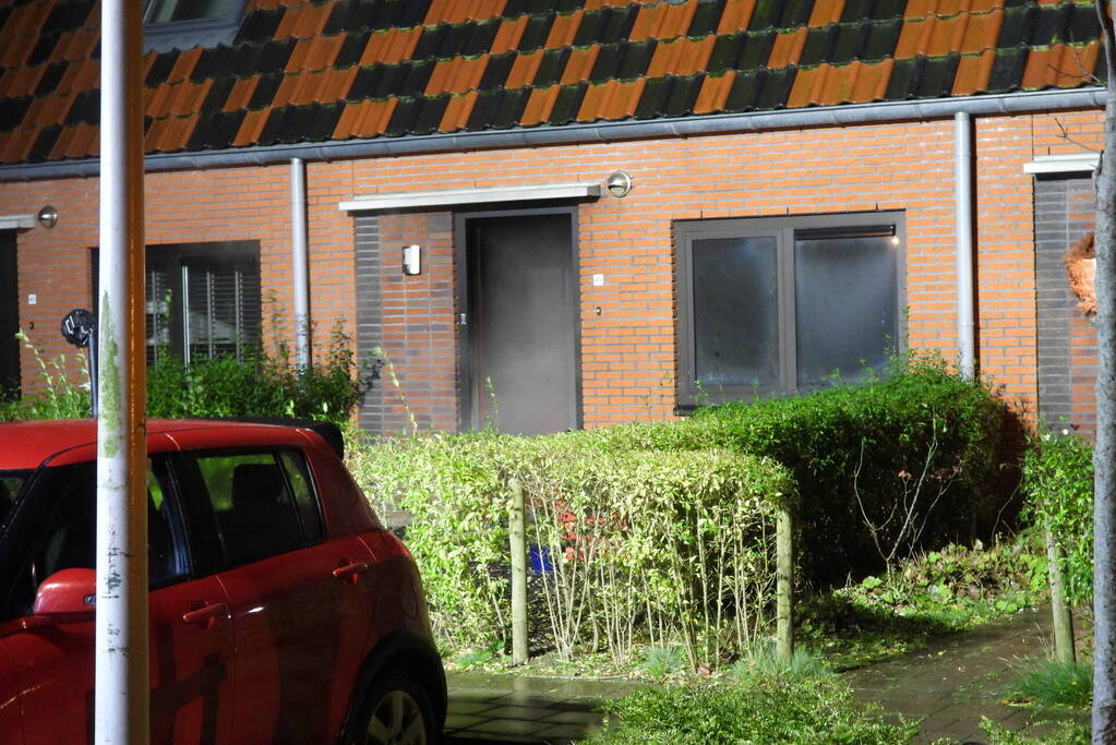 Brandweer redt kat uit brandende woning