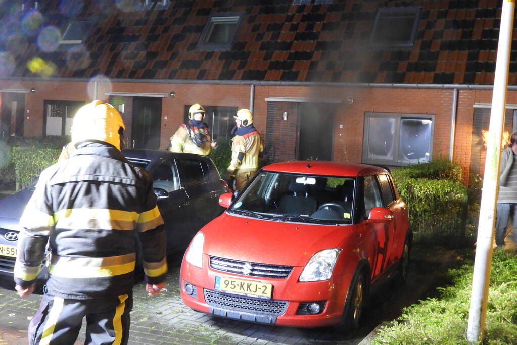 Brandweer redt kat uit brandende woning