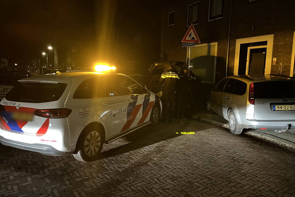 Politie ramt voertuig om achtervolging te stoppen