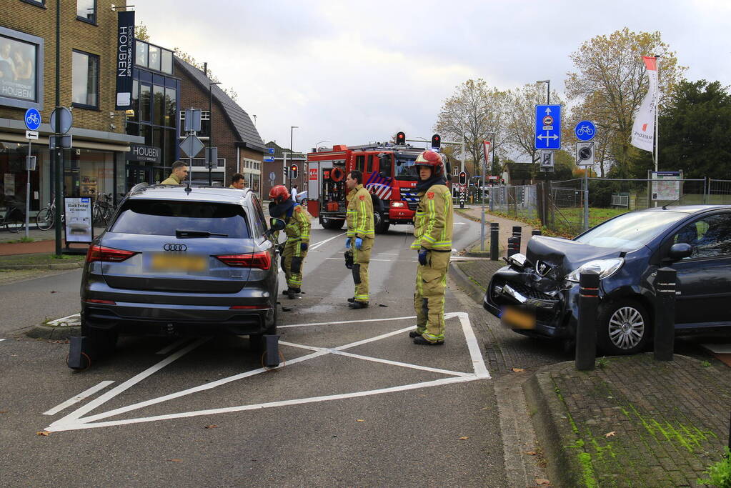 Veel schade bij materiële aanrijding