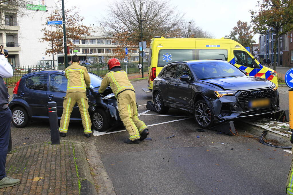 Veel schade bij materiële aanrijding