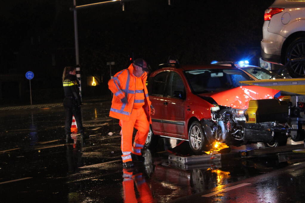 Gewonde en ravage bij frontale botsing