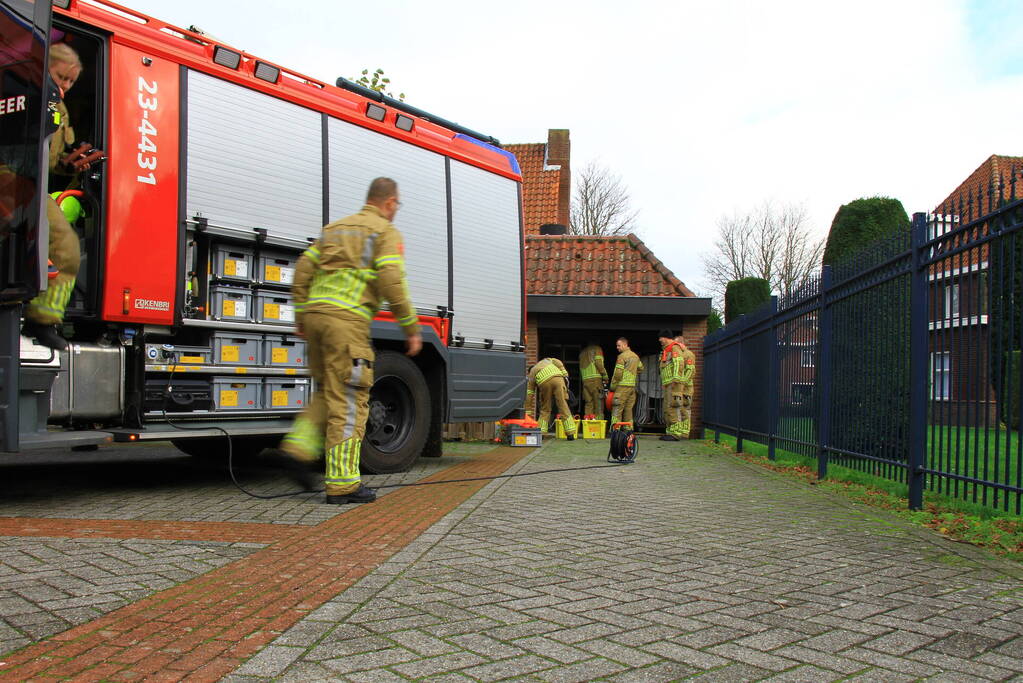 Brandweer pompt ondergelopen kelders leeg