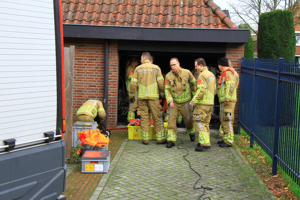 Brandweer pompt ondergelopen kelders leeg