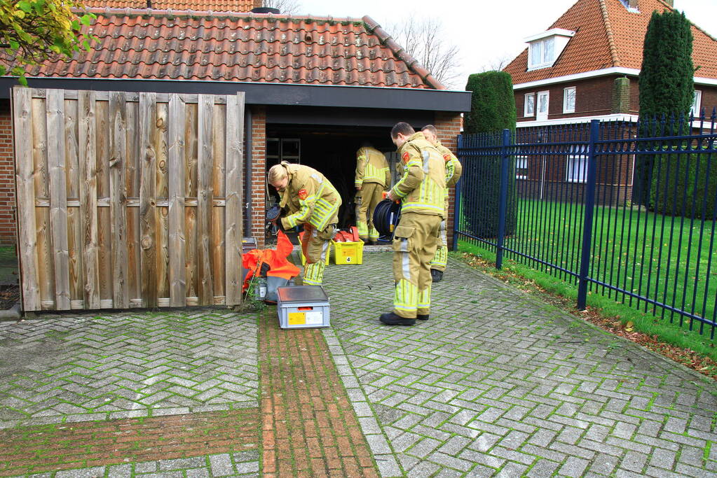 Brandweer pompt ondergelopen kelders leeg