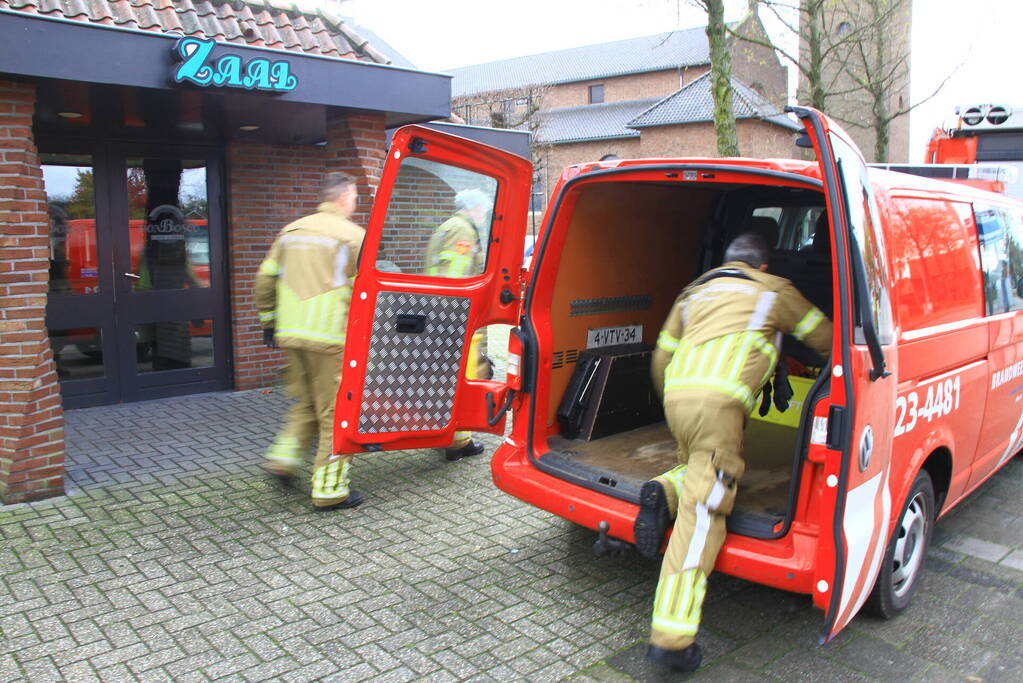 Brandweer pompt ondergelopen kelders leeg