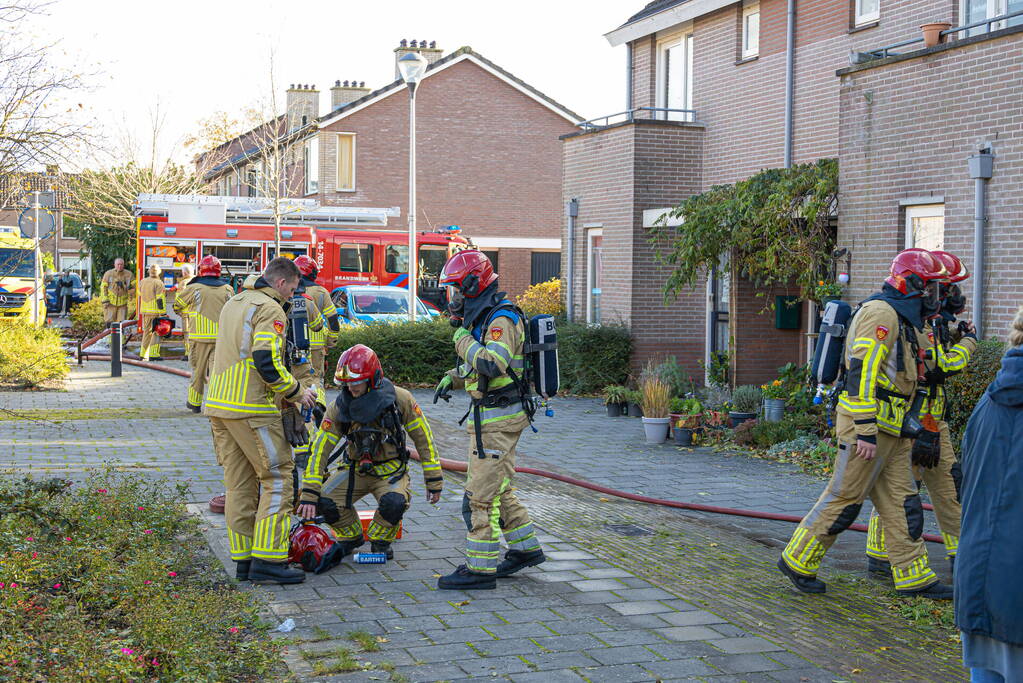 Bewoner uit woning gered tijdens keukenbrand