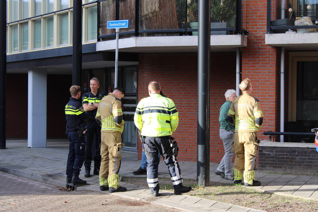 Brandweer ingezet voor vreemde lucht in flatgebouw