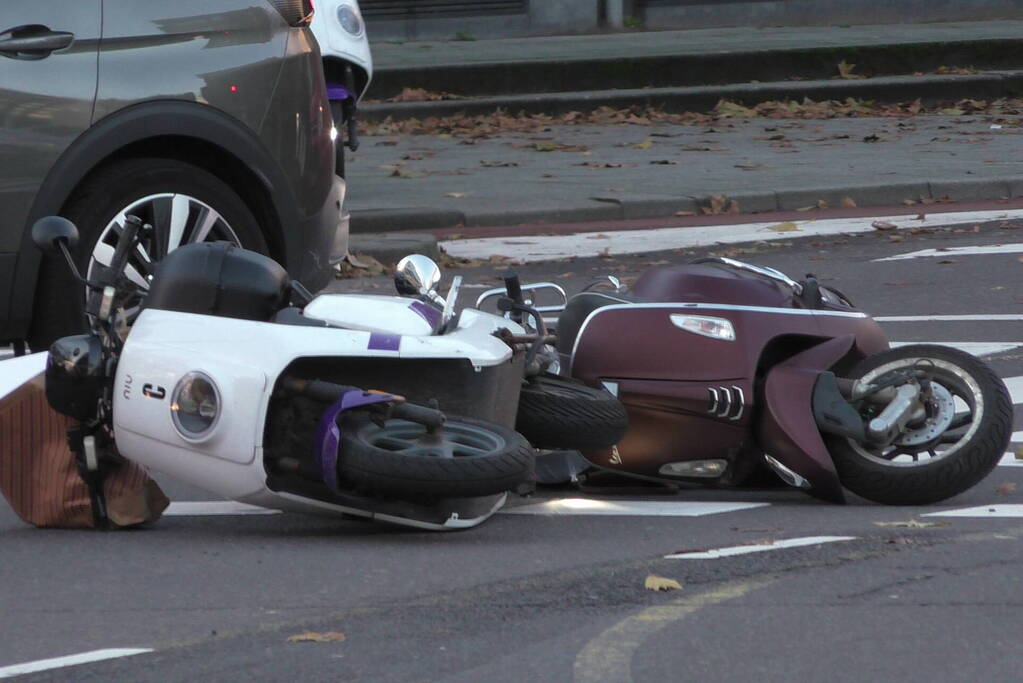 Scooterrijder gewond bij botsing met auto