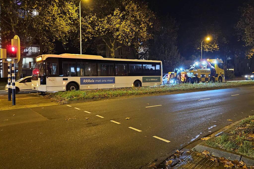 Verkeersopstopping tijdens berging defecte lijnbus