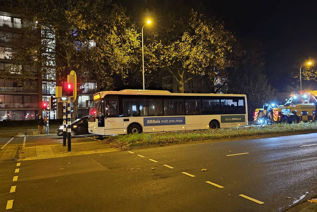 Verkeersopstopping tijdens berging defecte lijnbus