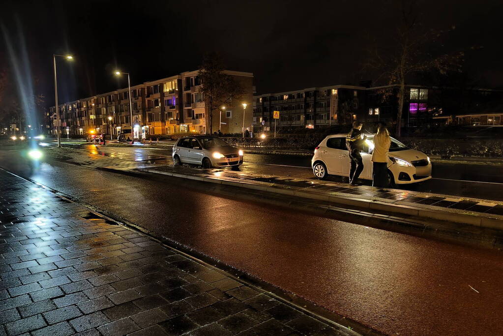 Eenwieler gewond bij botsing met auto