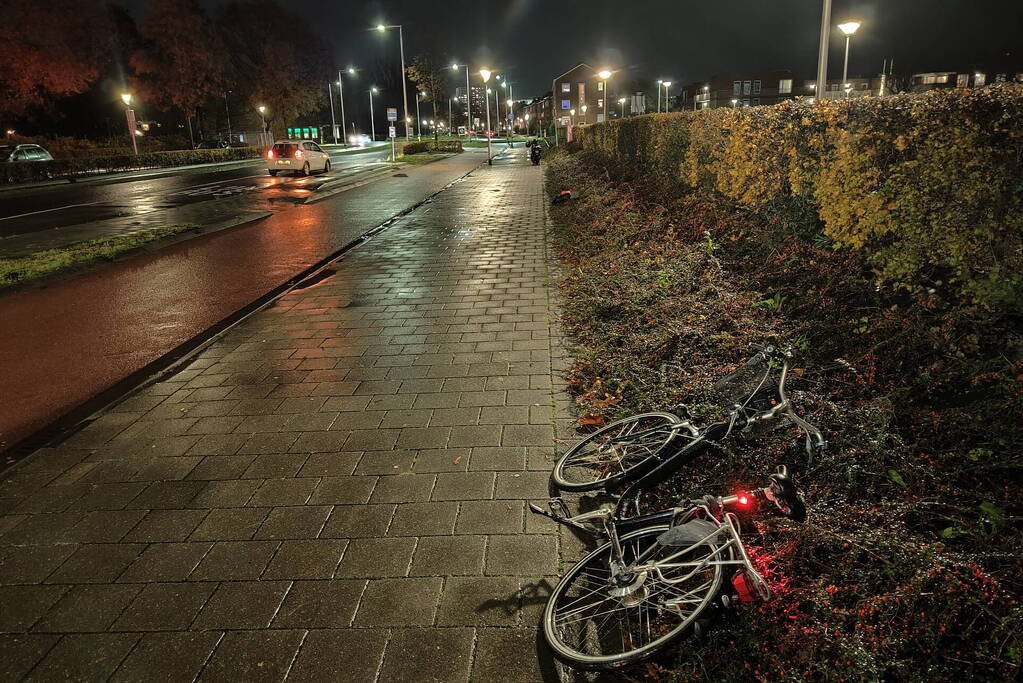 Eenwieler gewond bij botsing met auto