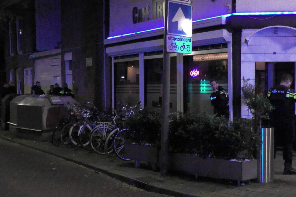 Zwaargewonde na schietpartij in café