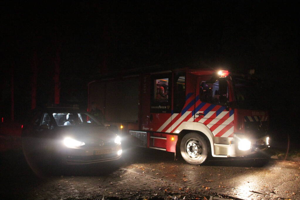 Aanhouding en gewonde nadat auto over de kop slaat