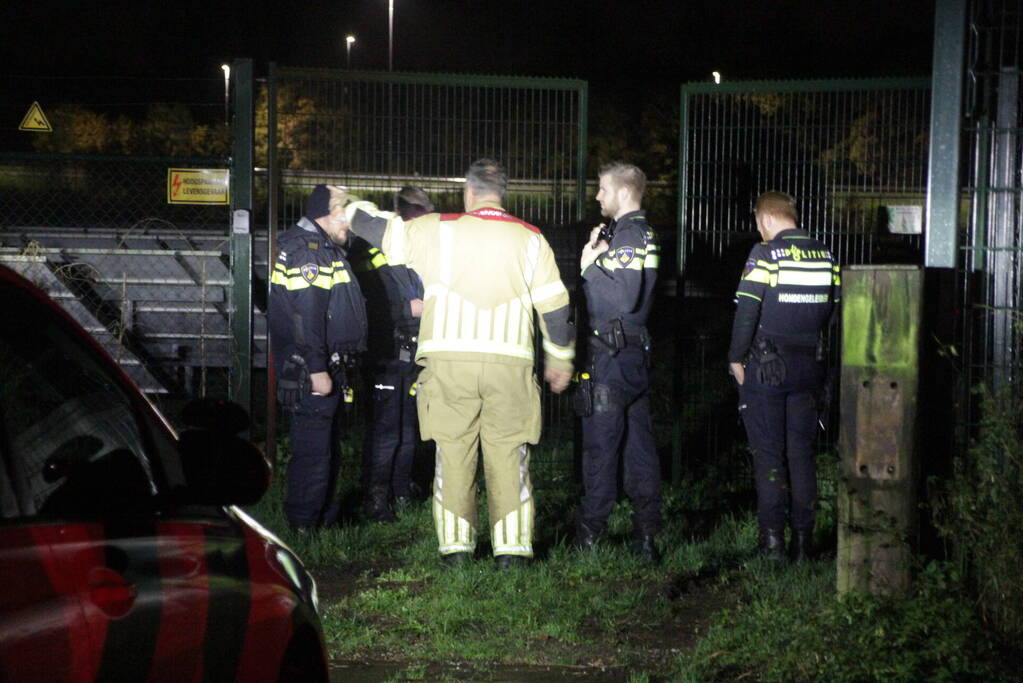 Aanhouding en gewonde nadat auto over de kop slaat