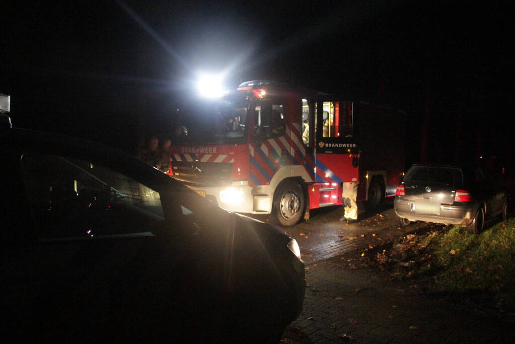 Aanhouding en gewonde nadat auto over de kop slaat