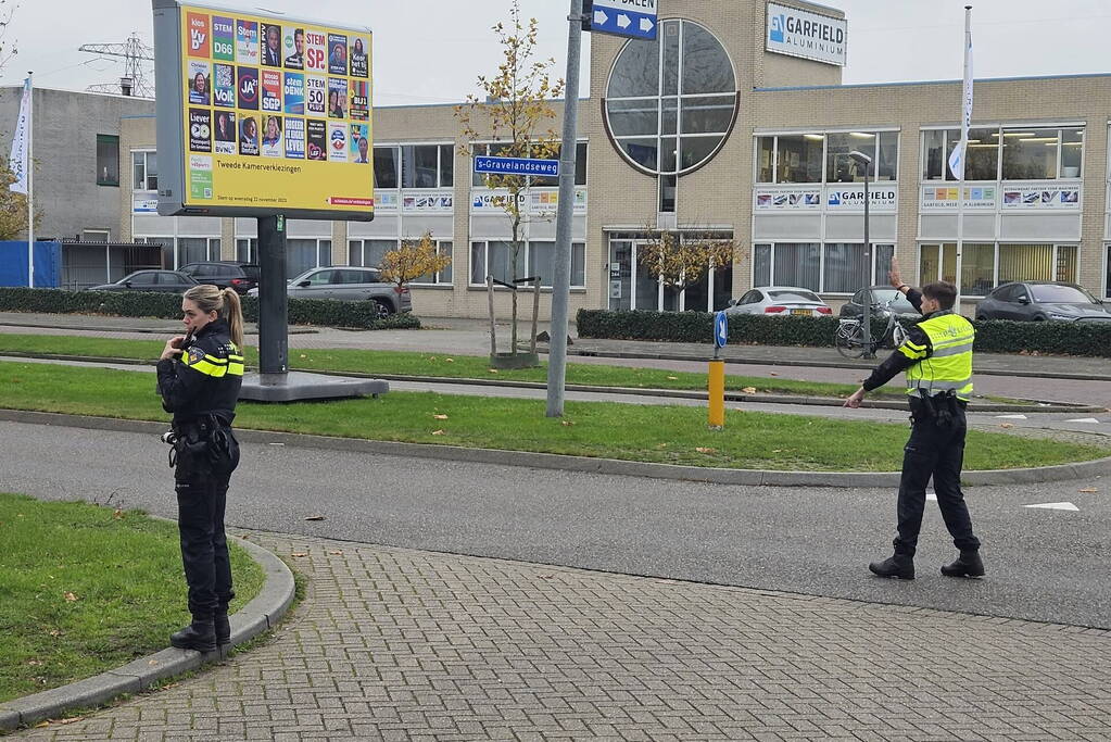 Politie houdt algemene verkeerscontrole op parkeerterrein