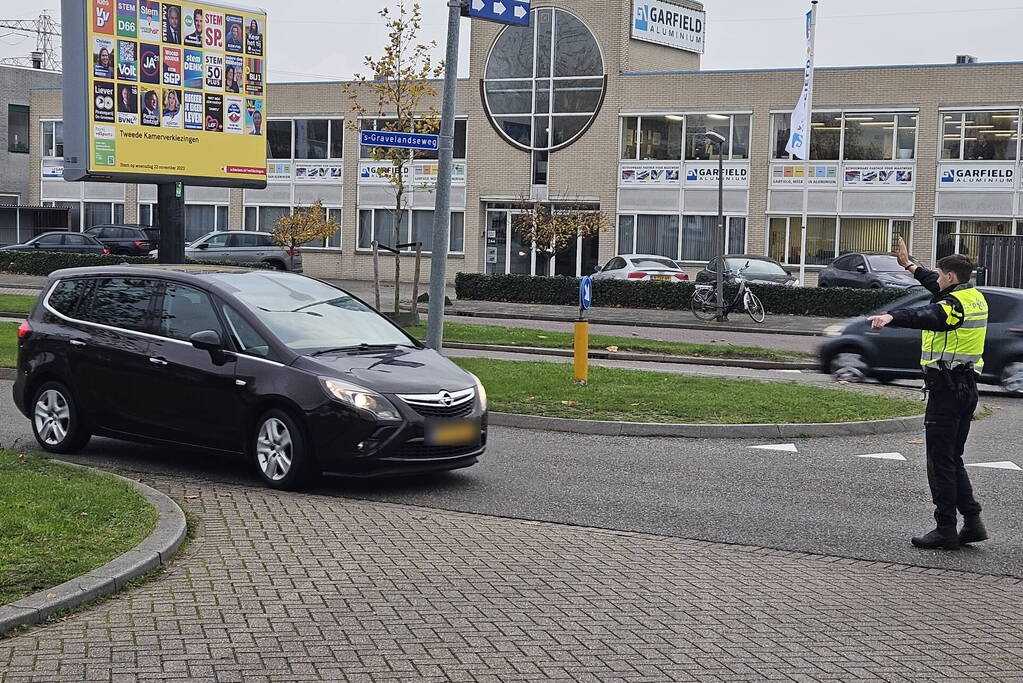 Politie houdt algemene verkeerscontrole op parkeerterrein