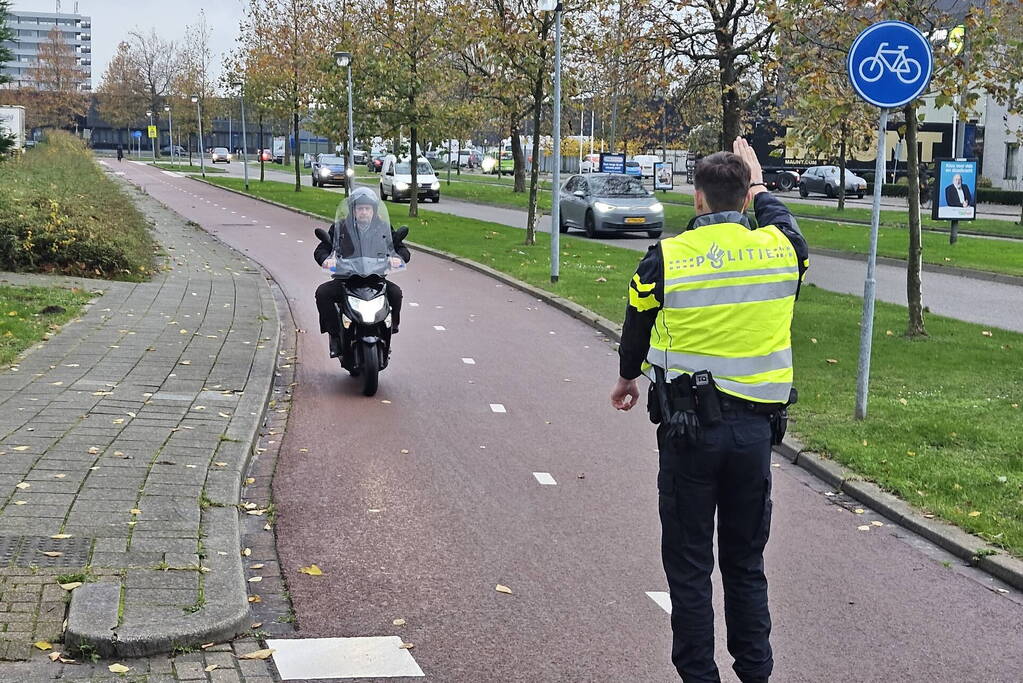 Politie houdt algemene verkeerscontrole op parkeerterrein