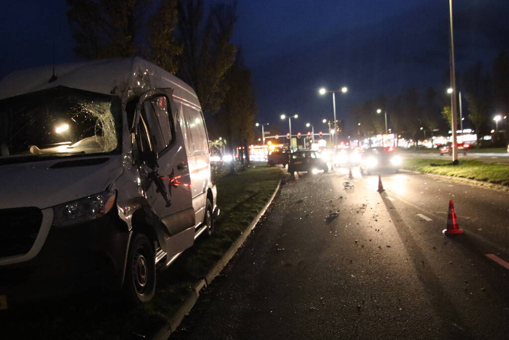 Veel schade bij frontale aanrijding