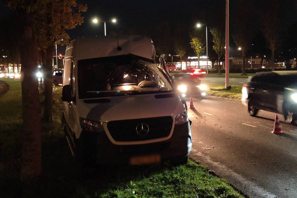 Veel schade bij frontale aanrijding